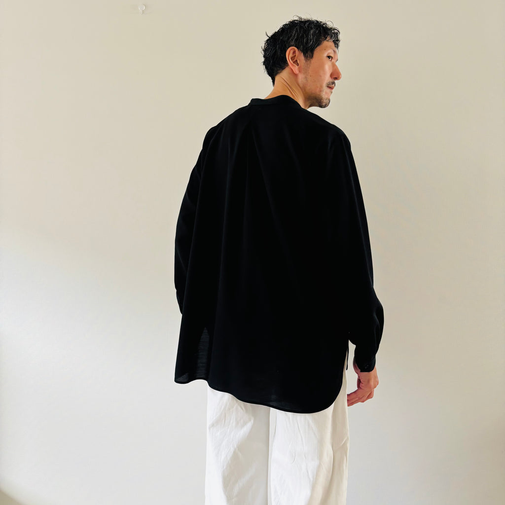 Cleaveland × Bella Molnar<br> commander<br> « Habille le tricheur » vwr