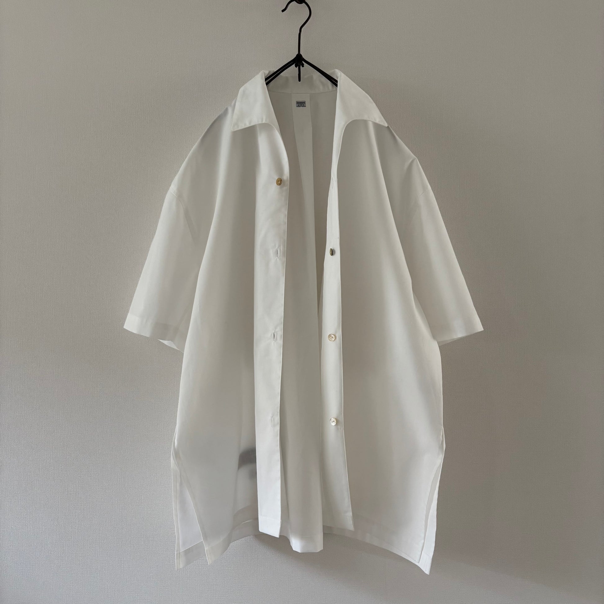 cleaveland×BELLA MOLNAR<br> : commander<br> « Chemisier original de tante à manches courtes » vft