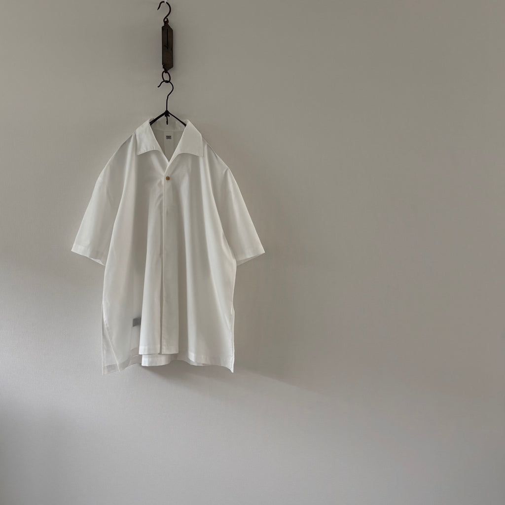 cleaveland×BELLA MOLNAR<br> : commander<br> « Chemisier original de tante à manches courtes » vft