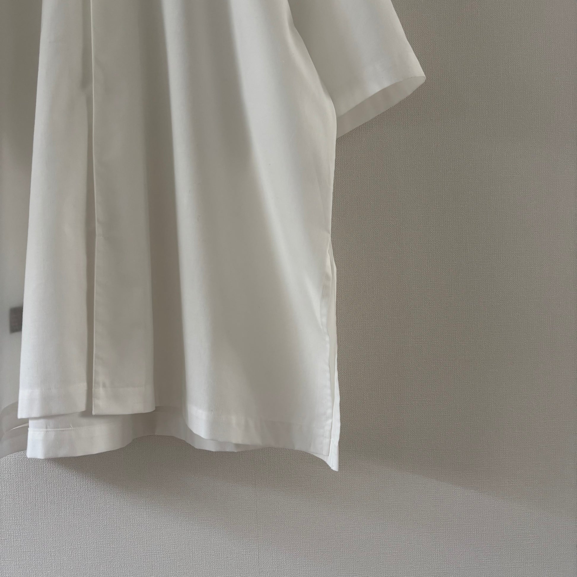 cleaveland×BELLA MOLNAR<br> : commander<br> « Chemisier original de tante à manches courtes » vft