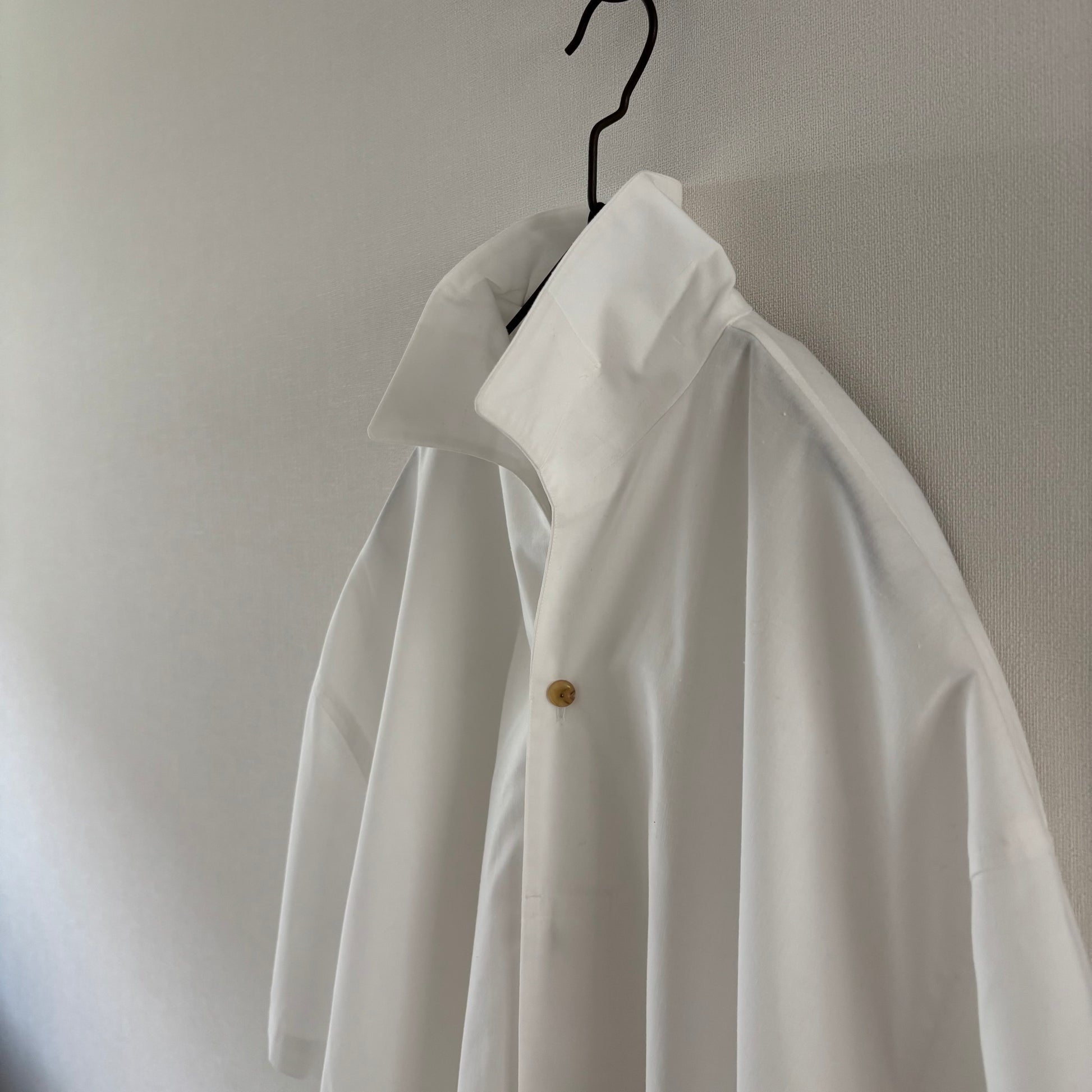 cleaveland×BELLA MOLNAR<br> : commander<br> « Chemisier original de tante à manches courtes » vft