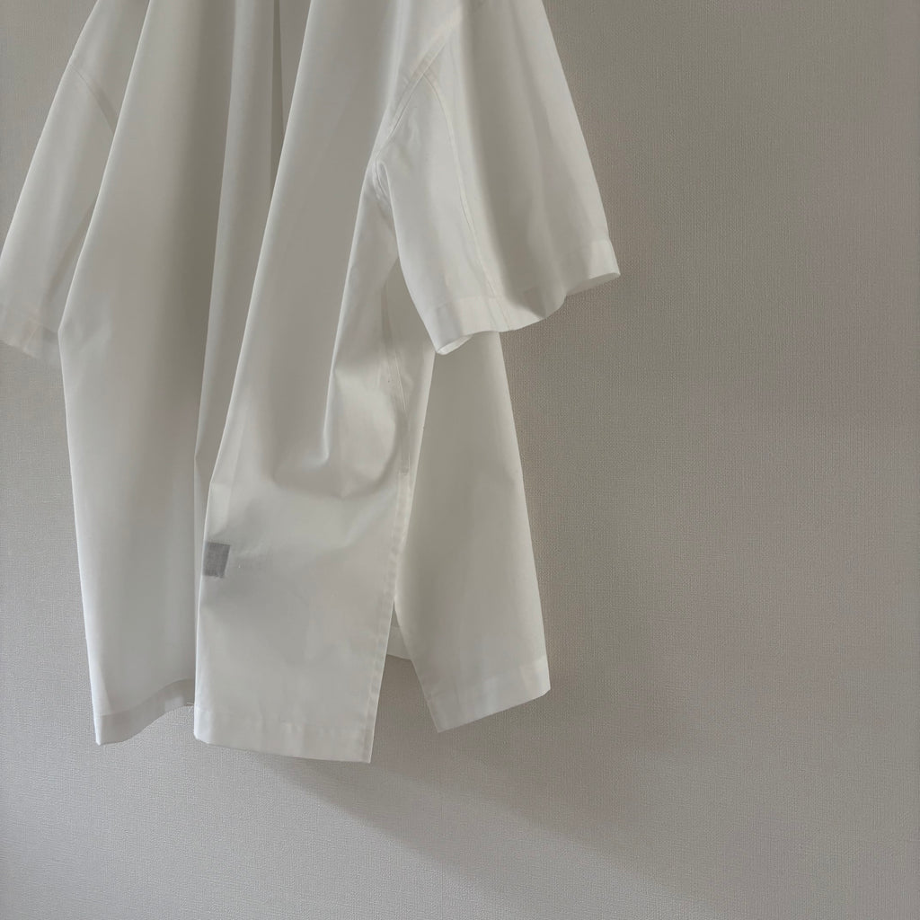 cleaveland×BELLA MOLNAR<br> : commander<br> « Chemisier original de tante à manches courtes » vft