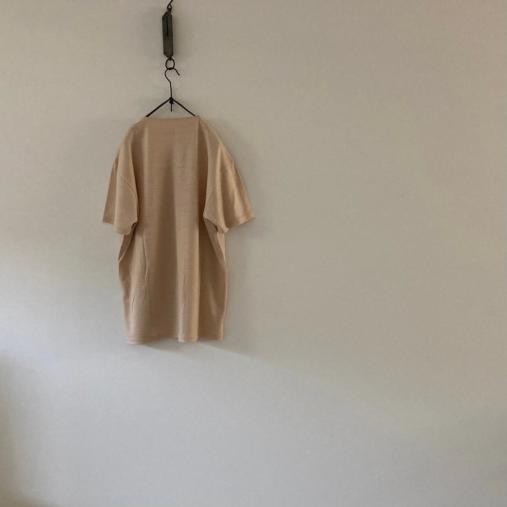 Cleaveland<br> "De partout"<br> Pull en V à manches courtes en jersey de laine beige moka