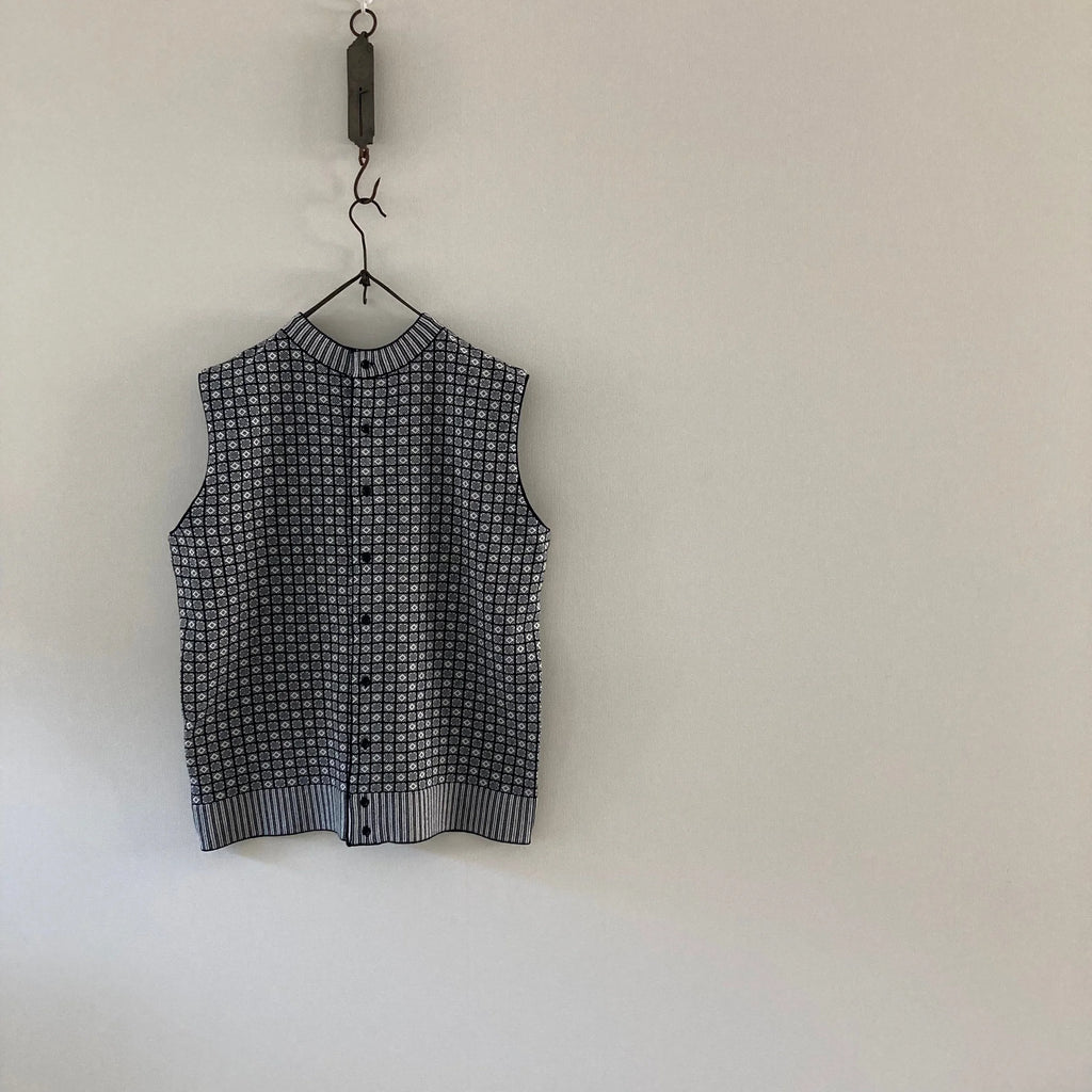 cleaveland<br> "Small town"<br> Re/vest Black