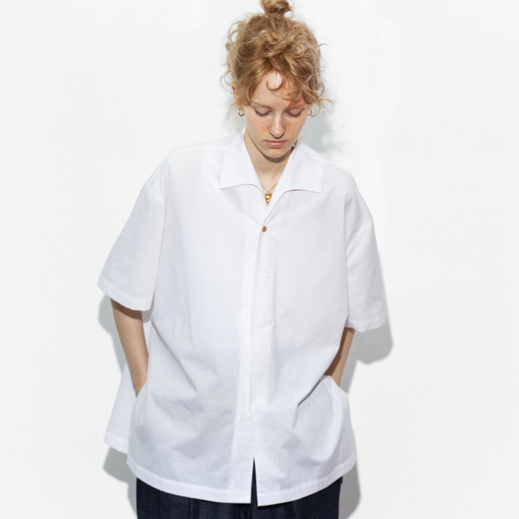 cleaveland×BELLA MOLNAR<br> : commander<br> « Chemisier original de tante à manches courtes » vft