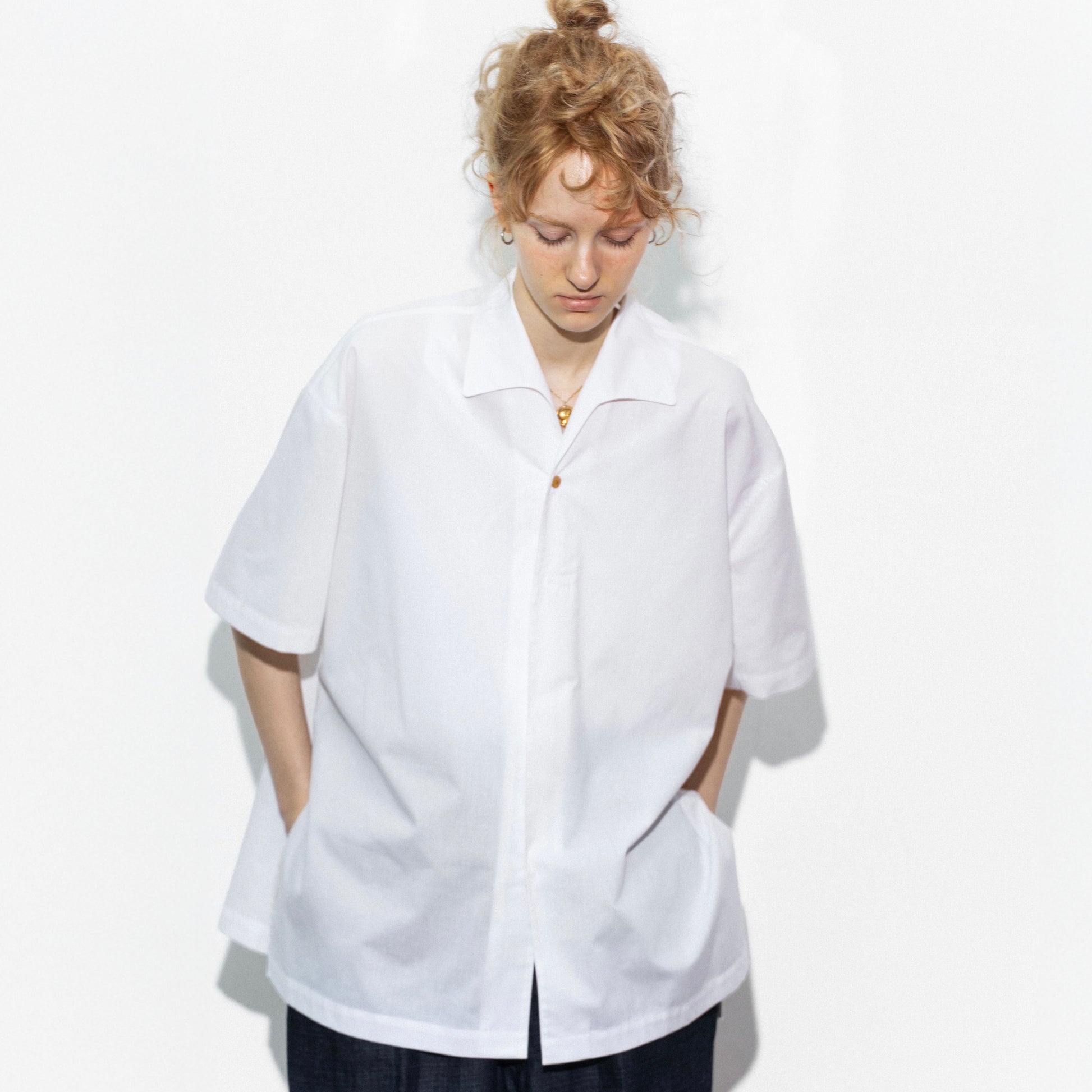 cleaveland×BELLA MOLNAR<br> : commander<br> « Chemisier original de tante à manches courtes » vft