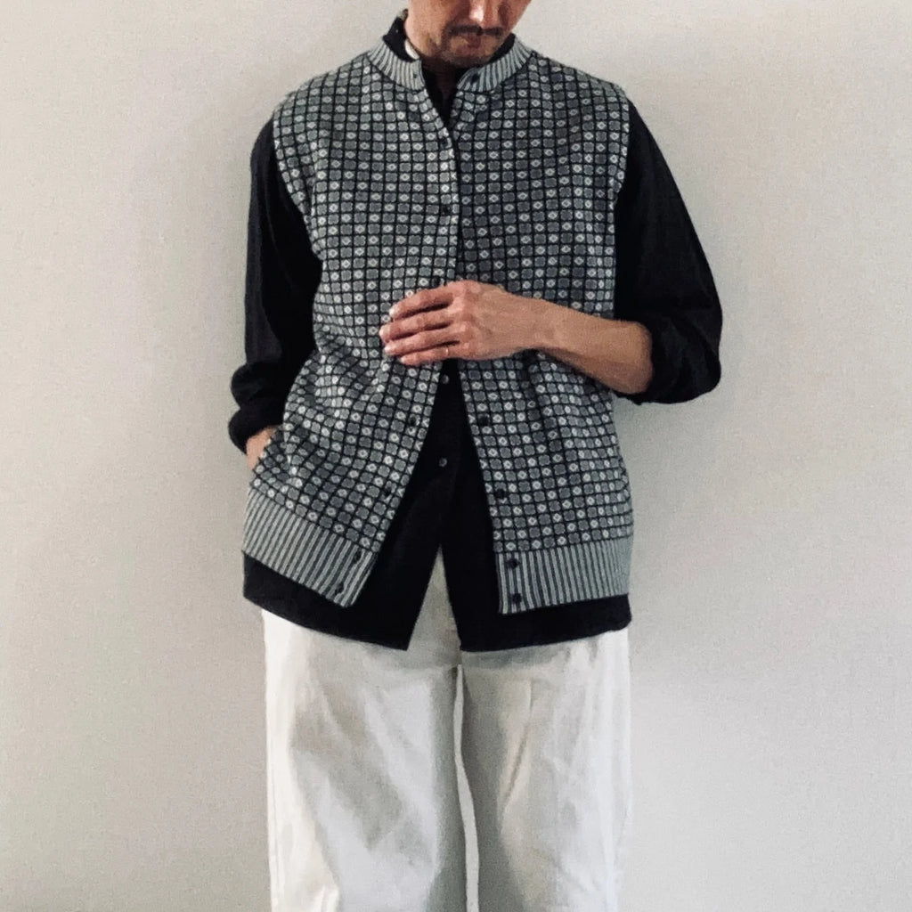 cleaveland<br> "Small town"<br> Re/vest Black