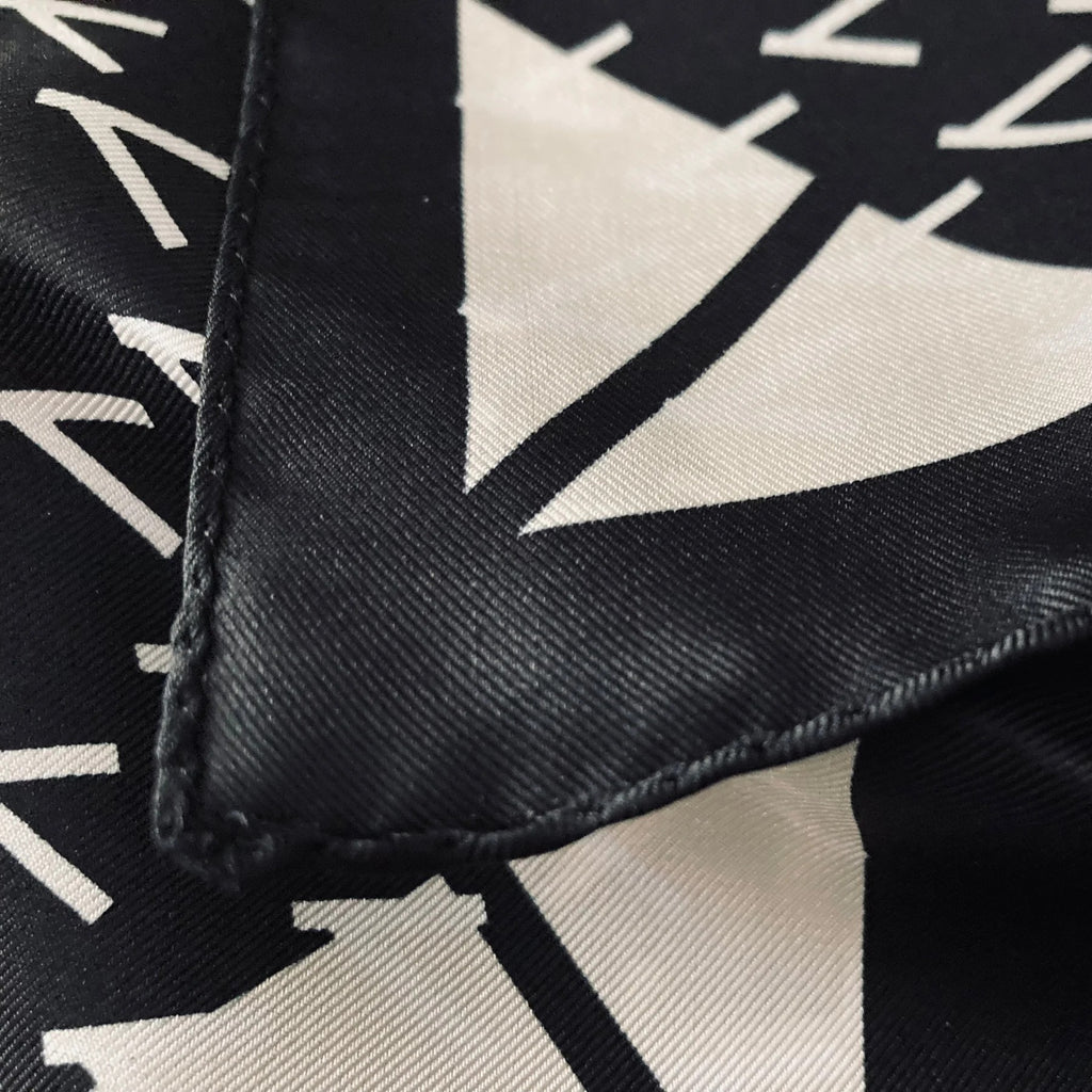 cleaveland×BELLA MOLNAR<br> “13 roses” scarf
