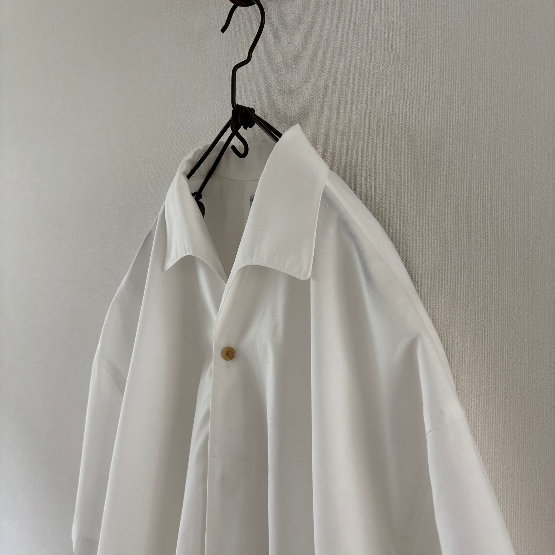 cleaveland×BELLA MOLNAR<br> : commander<br> « Chemisier original de tante à manches courtes » vft