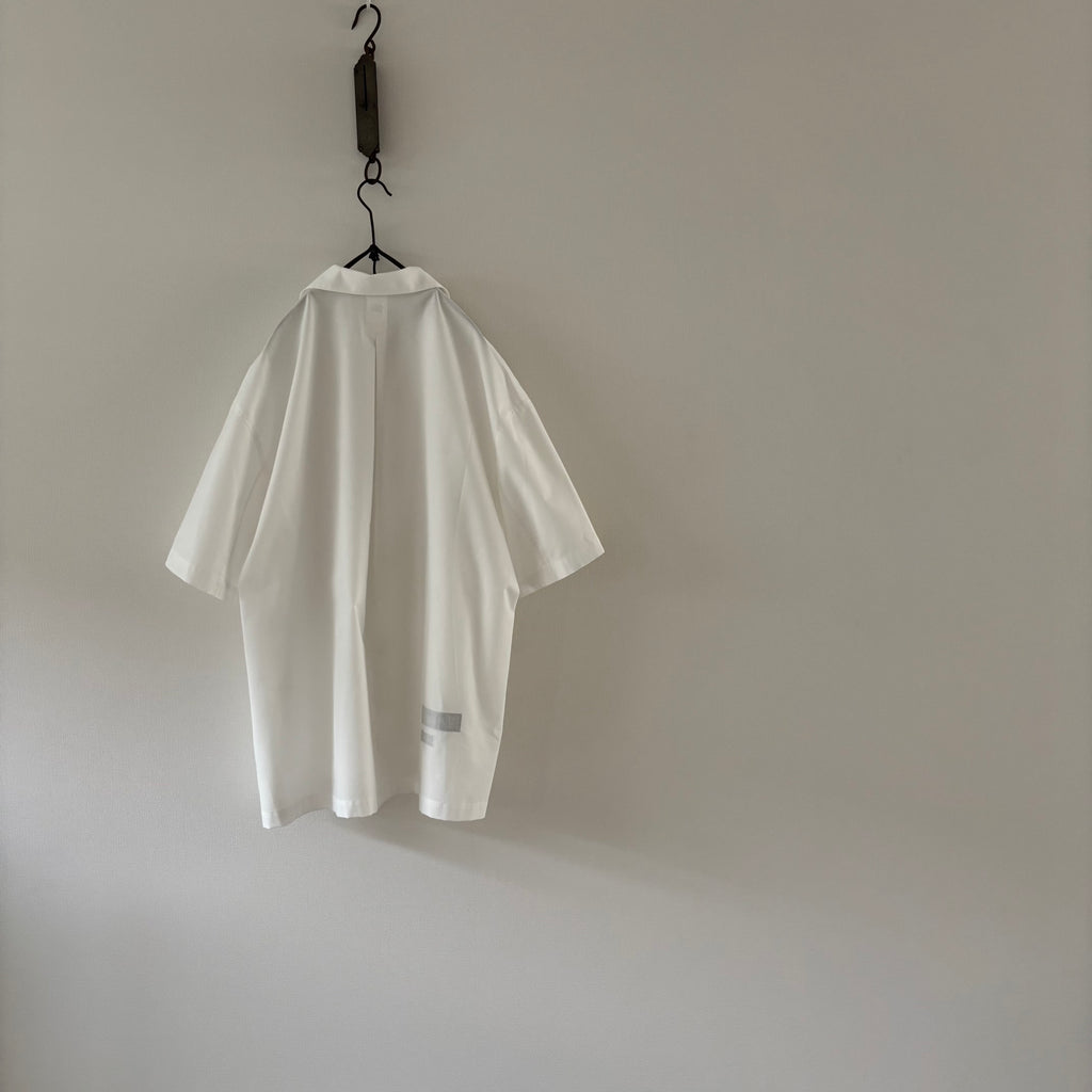 cleaveland×BELLA MOLNAR<br> : commander<br> « Chemisier original de tante à manches courtes » vft
