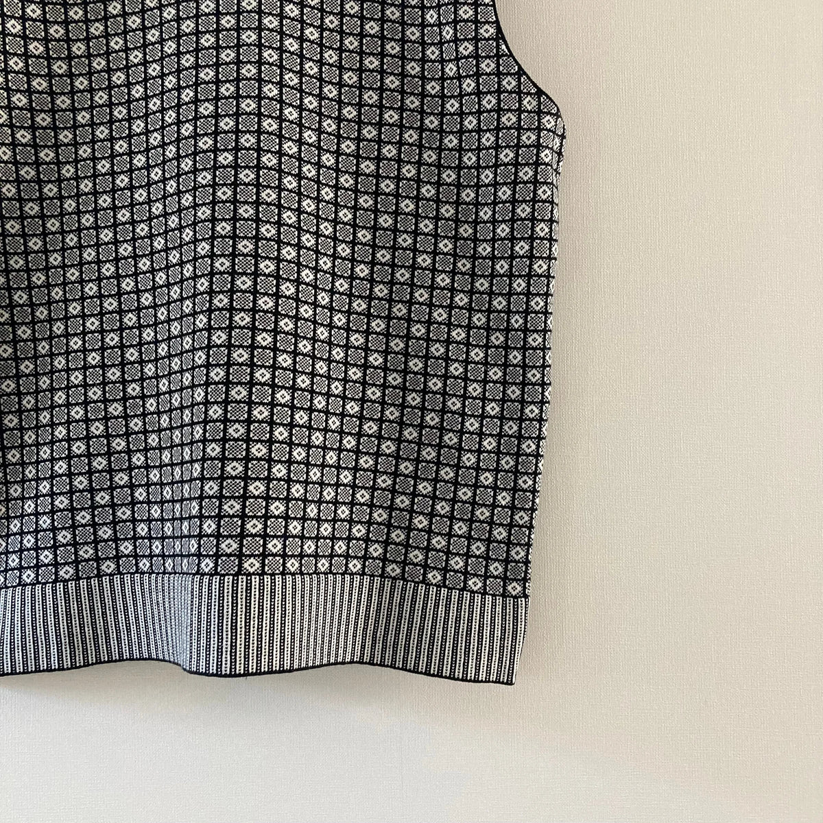 cleaveland<br> "Small town"<br> Re/vest Black