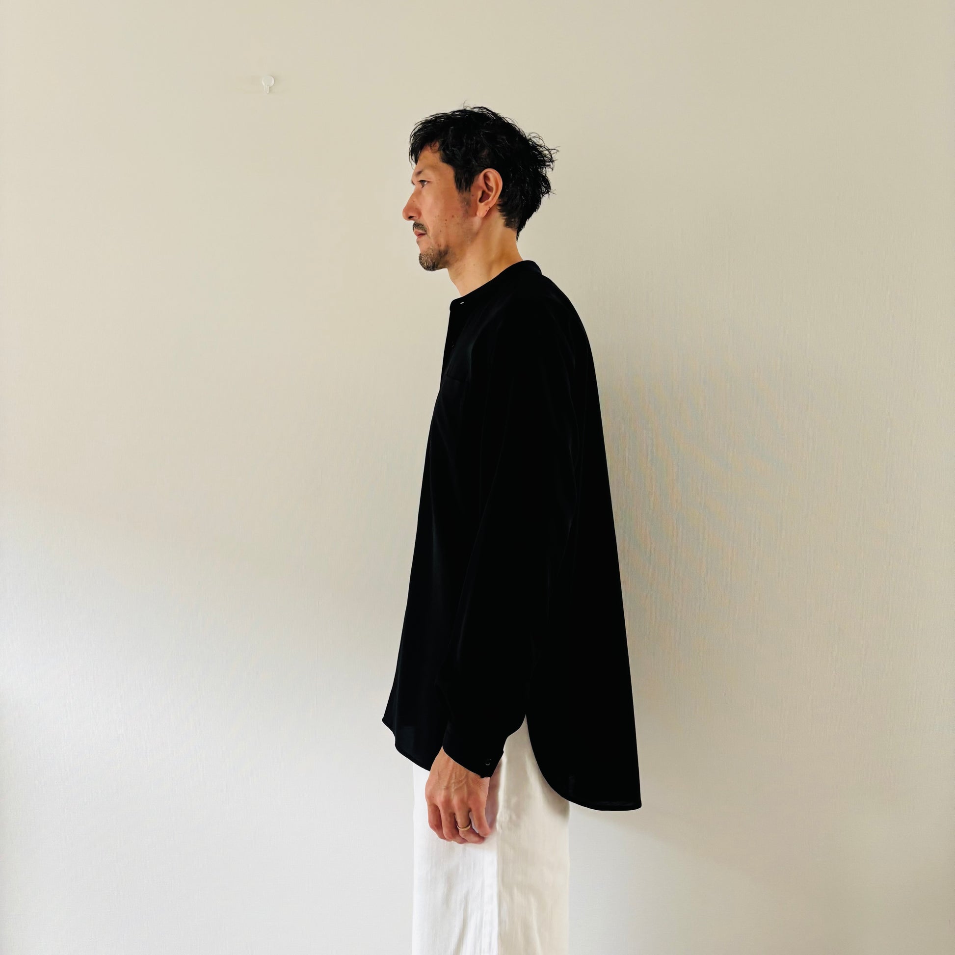 Cleaveland × Bella Molnar<br> commander<br> « Habille le tricheur » vwr