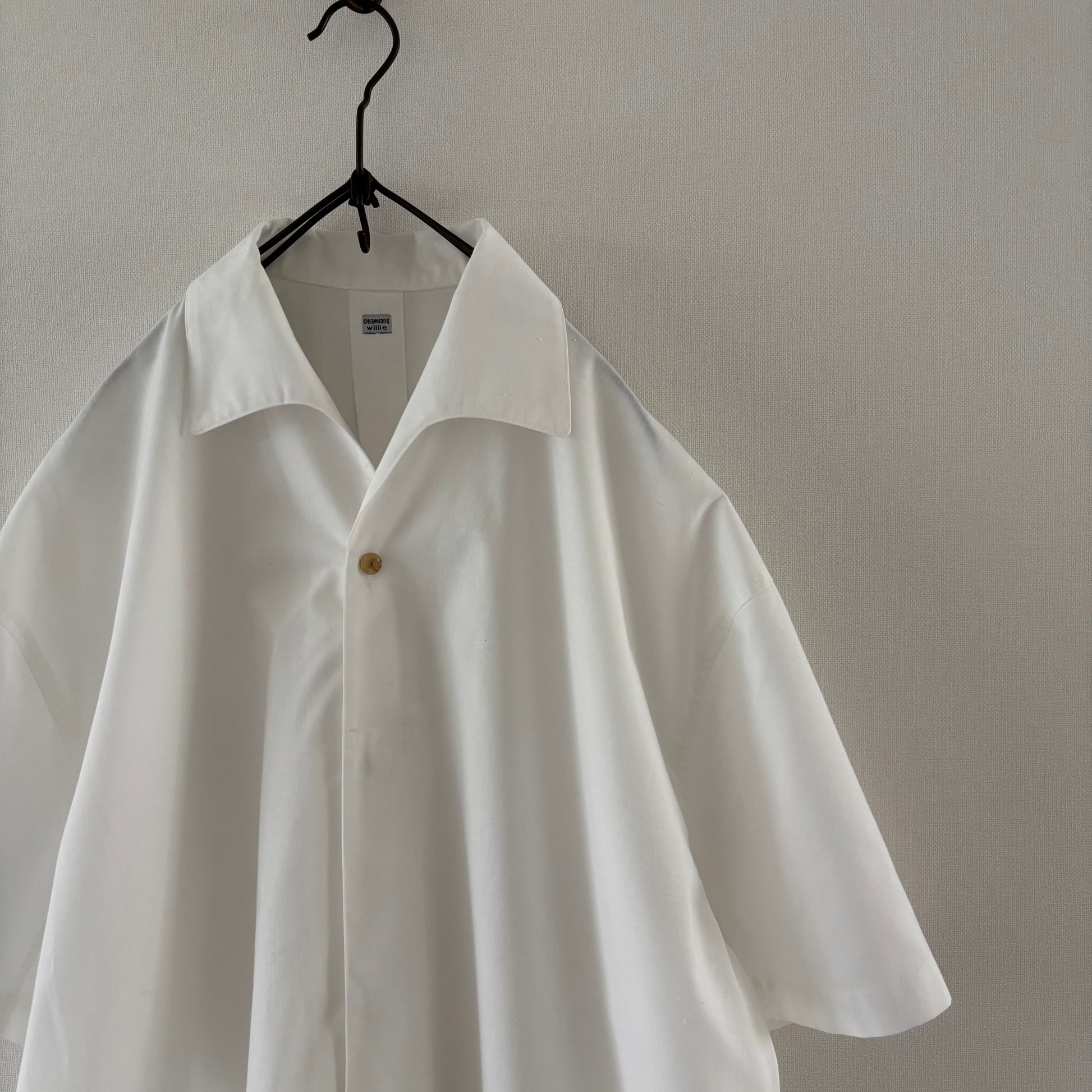 cleaveland×BELLA MOLNAR<br> : commander<br> « Chemisier original de tante à manches courtes » vft