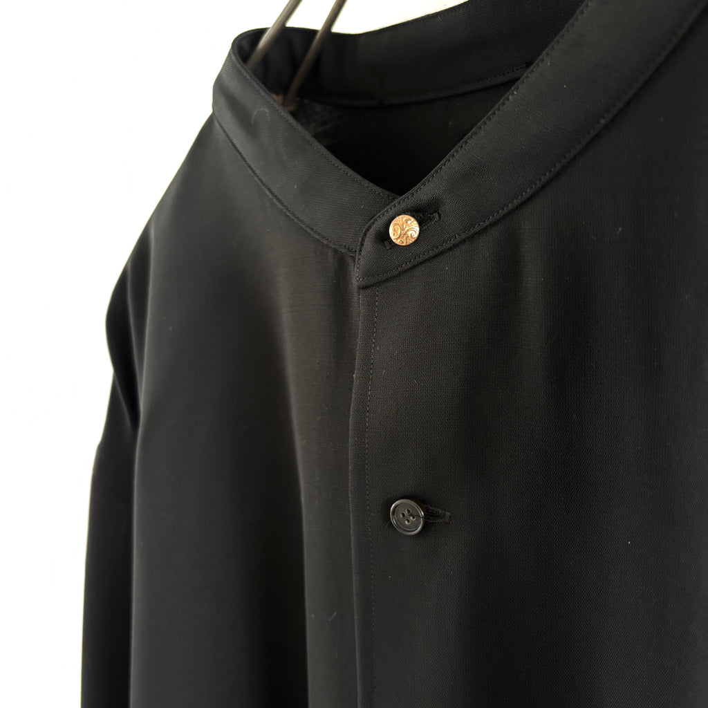 Cleaveland × Bella Molnar<br> commander<br> « Habille le tricheur » vwr