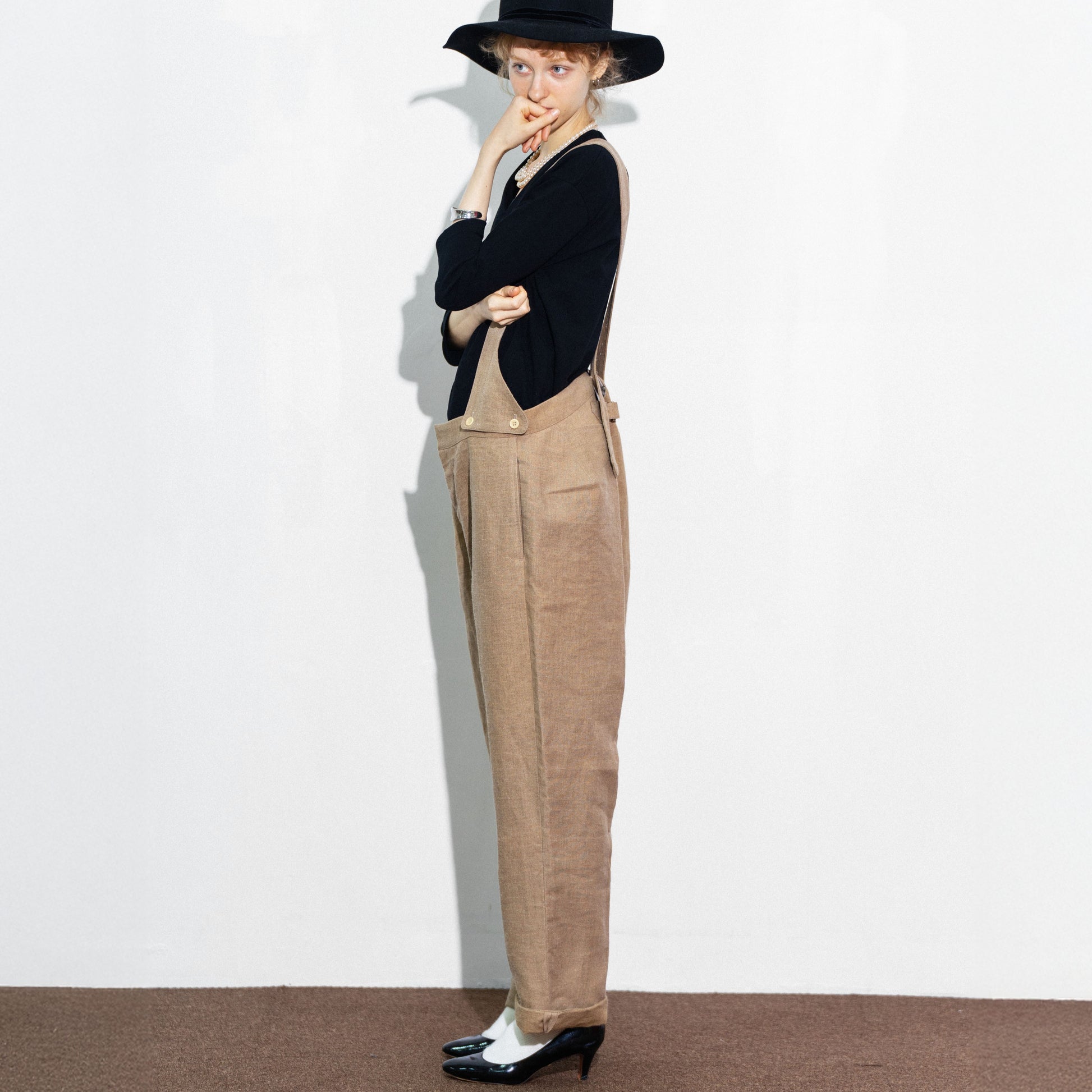 cleaveland×BELLA MOLNAR<br> : commander<br> « Retournez demain » vfl