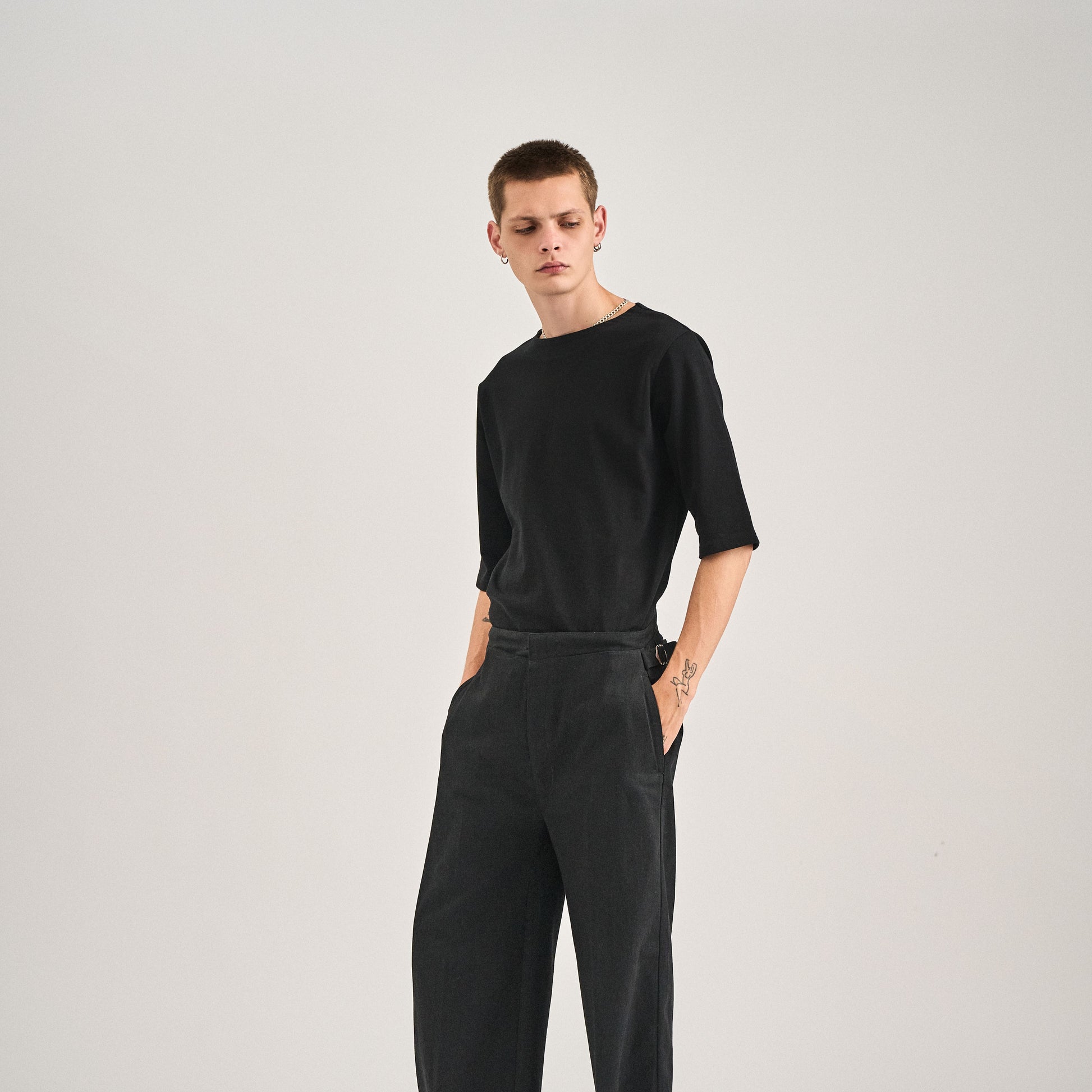 ”Out of everywhere” <br> Pull C/demi-manches soie noire