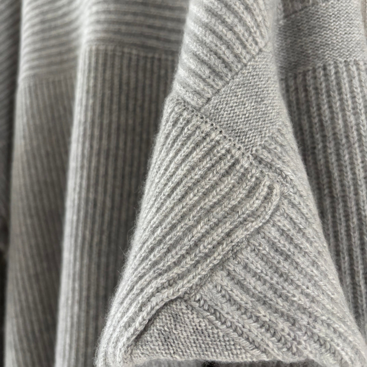 cleaveland <br> "The New World" <br> Cashmere Crewneck Pullover Long Sleeve L, Gray