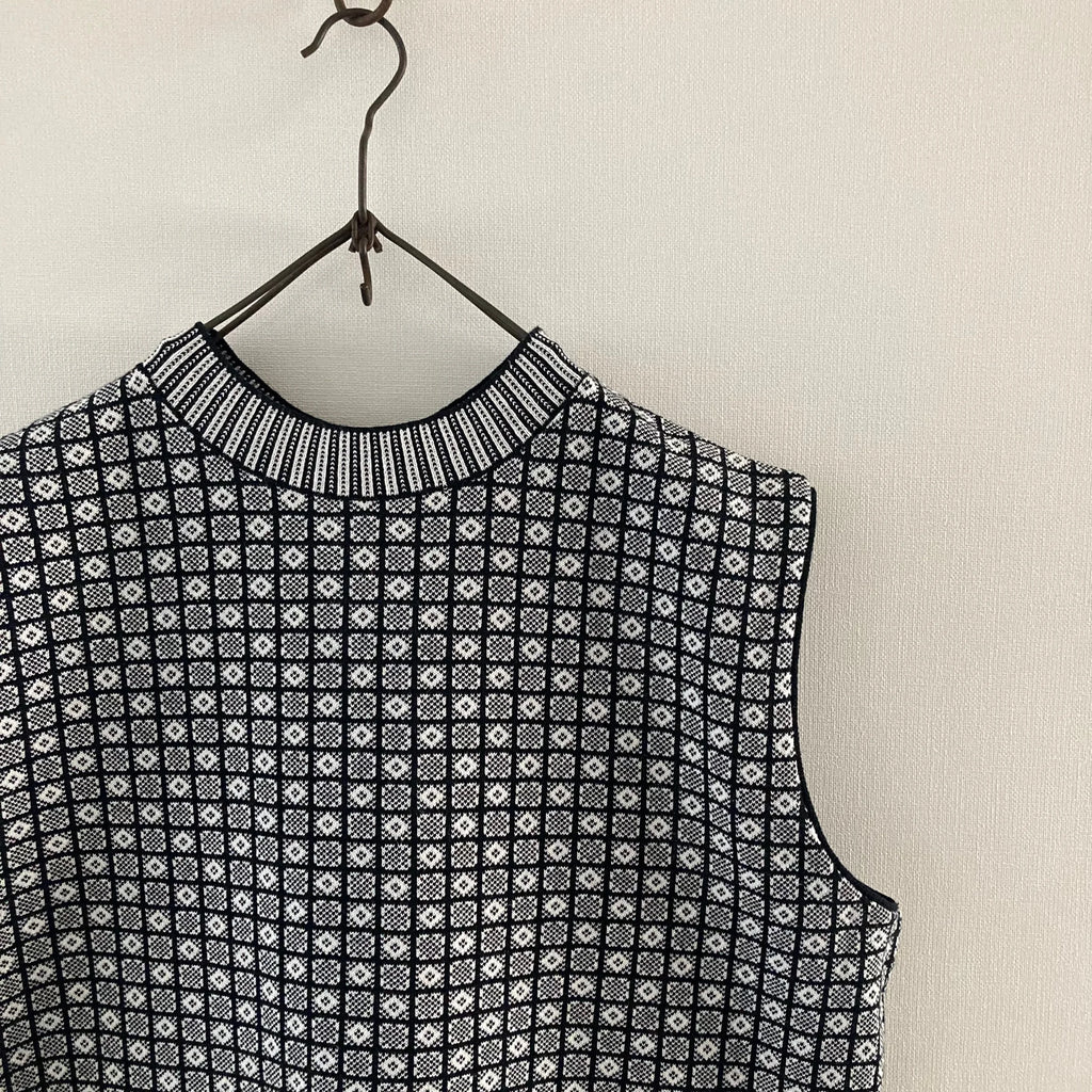 cleaveland<br> "Small town"<br> Re/vest Black