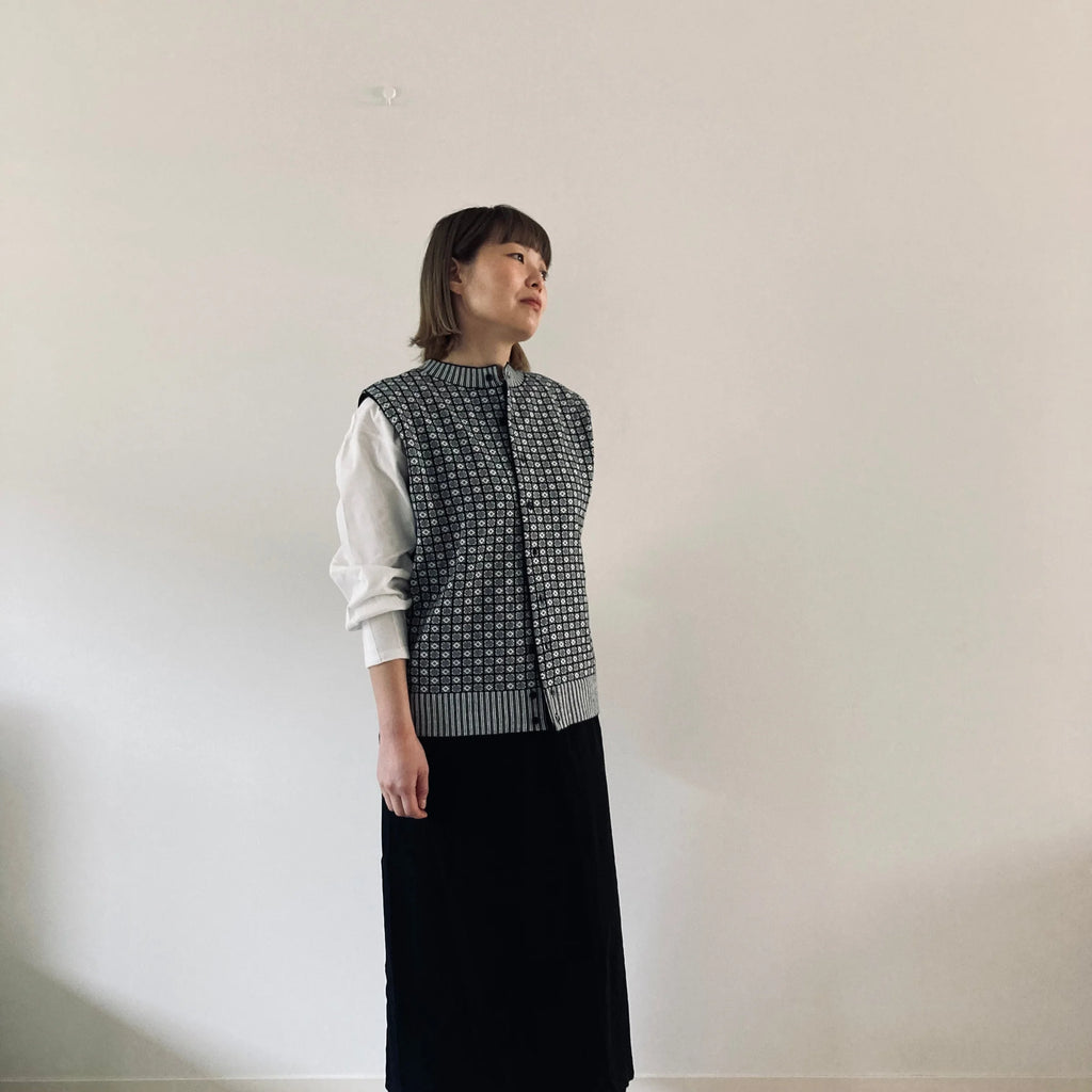 cleaveland<br> "Small town"<br> Re/vest Black