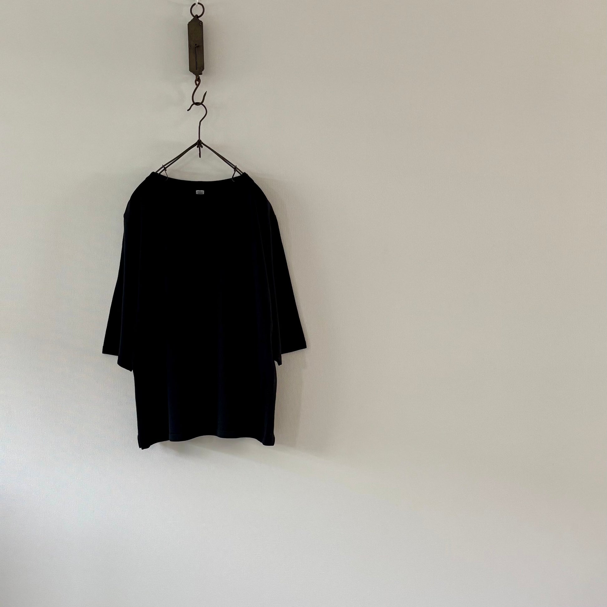 ”Out of everywhere” <br> Pull C/demi-manches soie noire