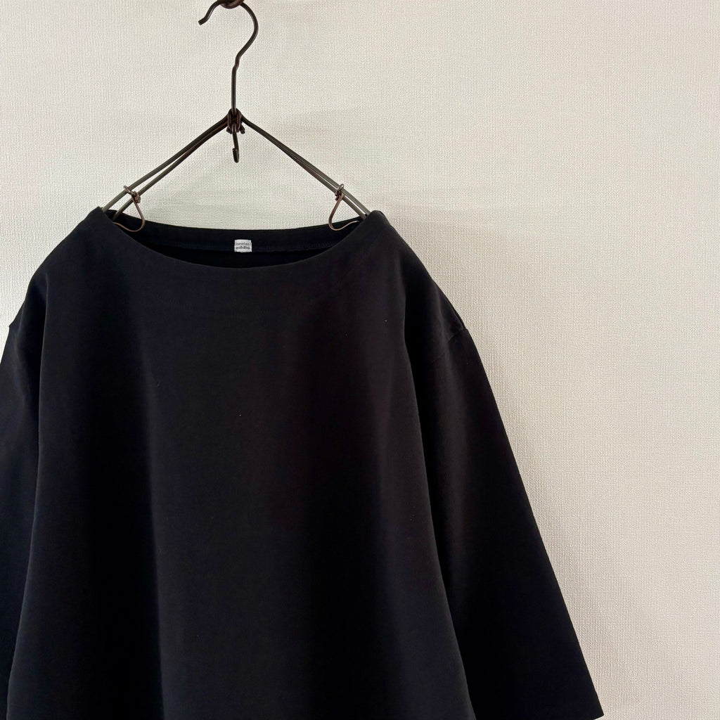 cleaveland<br> "Out of everywhere"<br> C/pullover Half sleeve Black