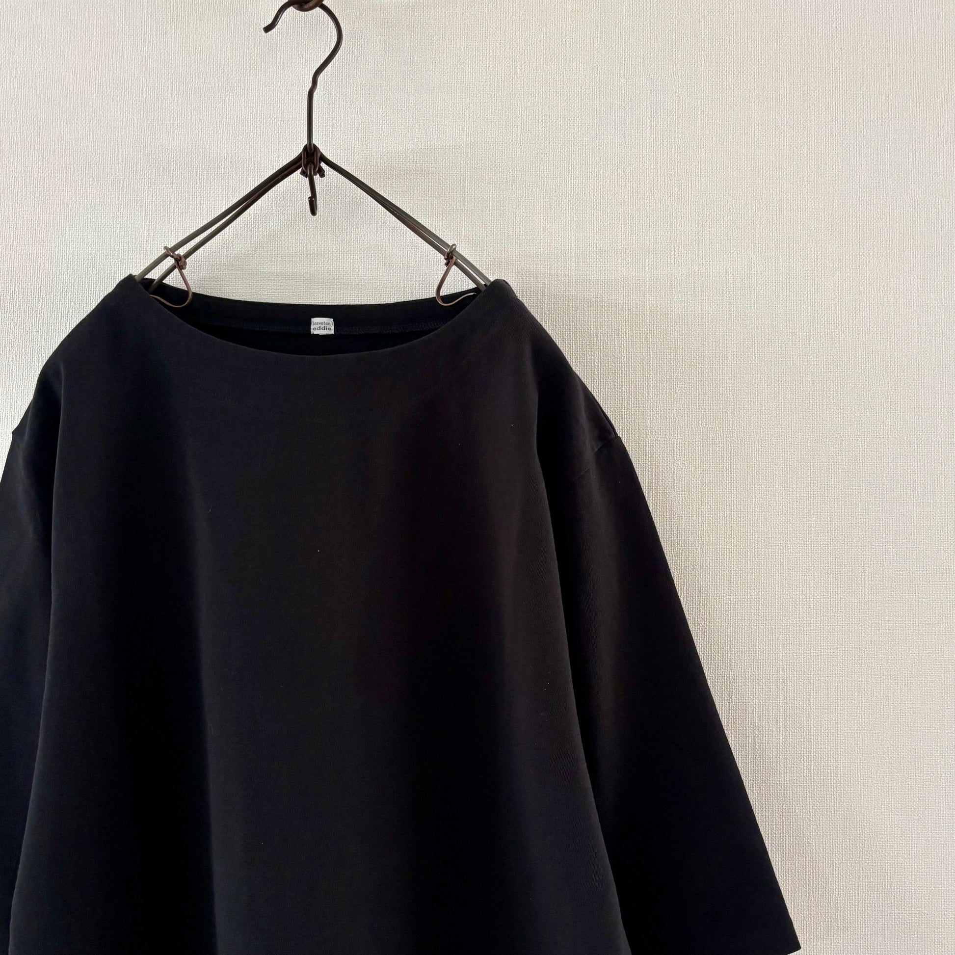 Cleaveland     <br>"De partout"<br> Pull-over à manches courtes noir