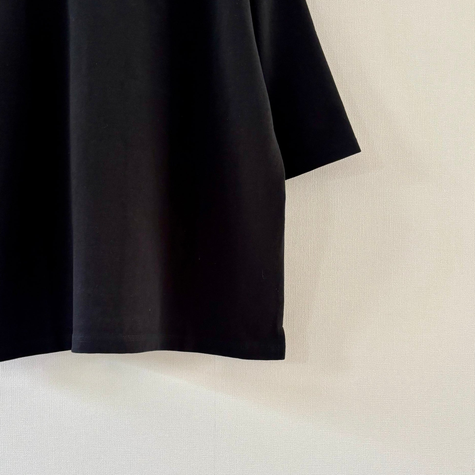 Cleaveland     <br>"De partout"<br> Pull-over à manches courtes noir