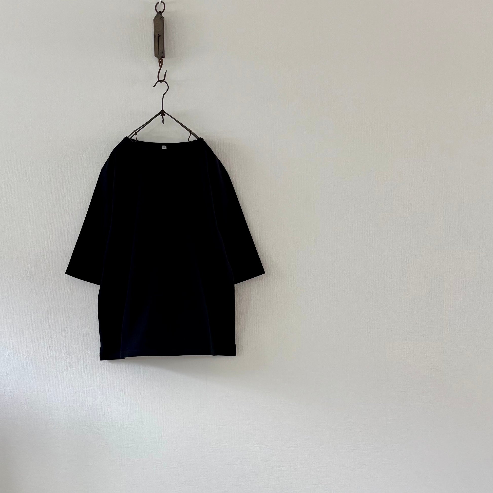 Cleaveland     <br>"De partout"<br> Pull-over à manches courtes noir