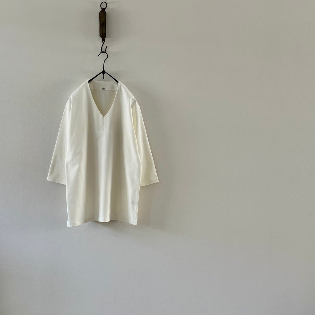 cleaveland   <br>   ”Out of everywhere”    <br> V/pullover 3/4sleeve Off white