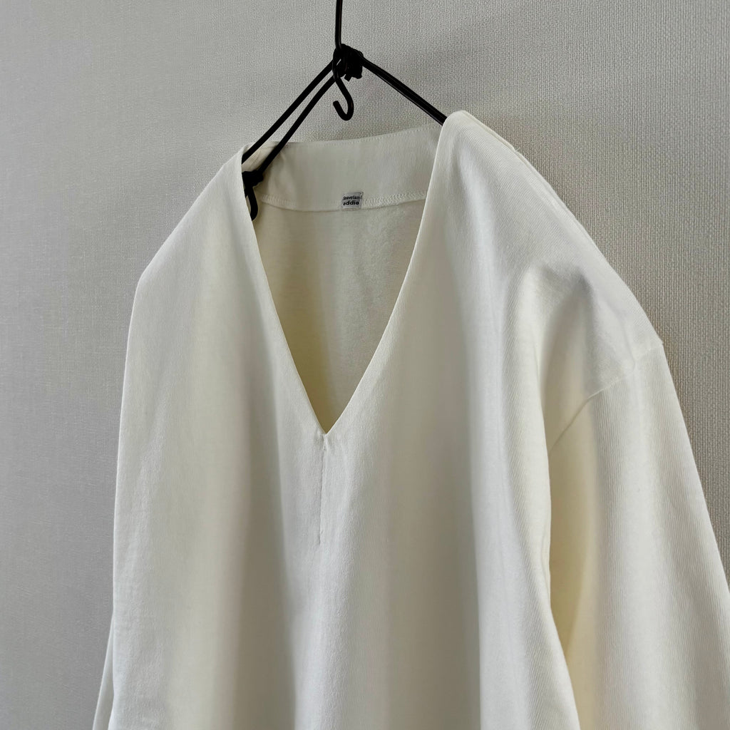 cleaveland   <br>   ”Out of everywhere”    <br> V/pullover 3/4sleeve Off white