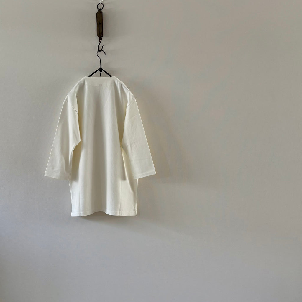 cleaveland   <br>   ”Out of everywhere”    <br> V/pullover 3/4sleeve Off white