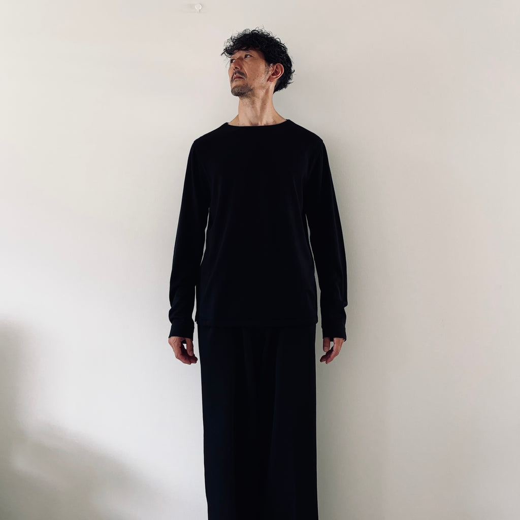 cleaveland  <br>"Out of everywhere"<br> C/pullover long sleeve Silk Knit Black