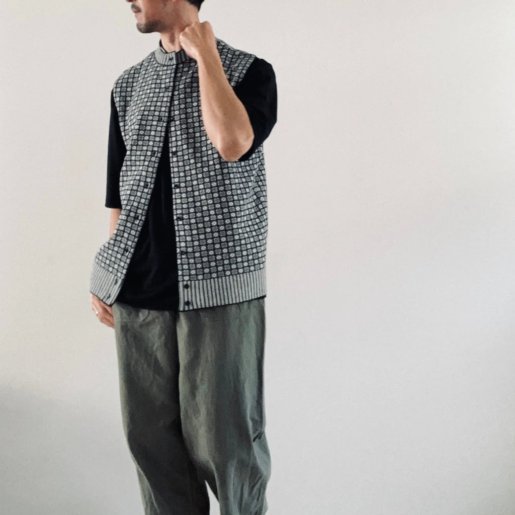 cleaveland<br> "Small town"<br> Re/vest Black