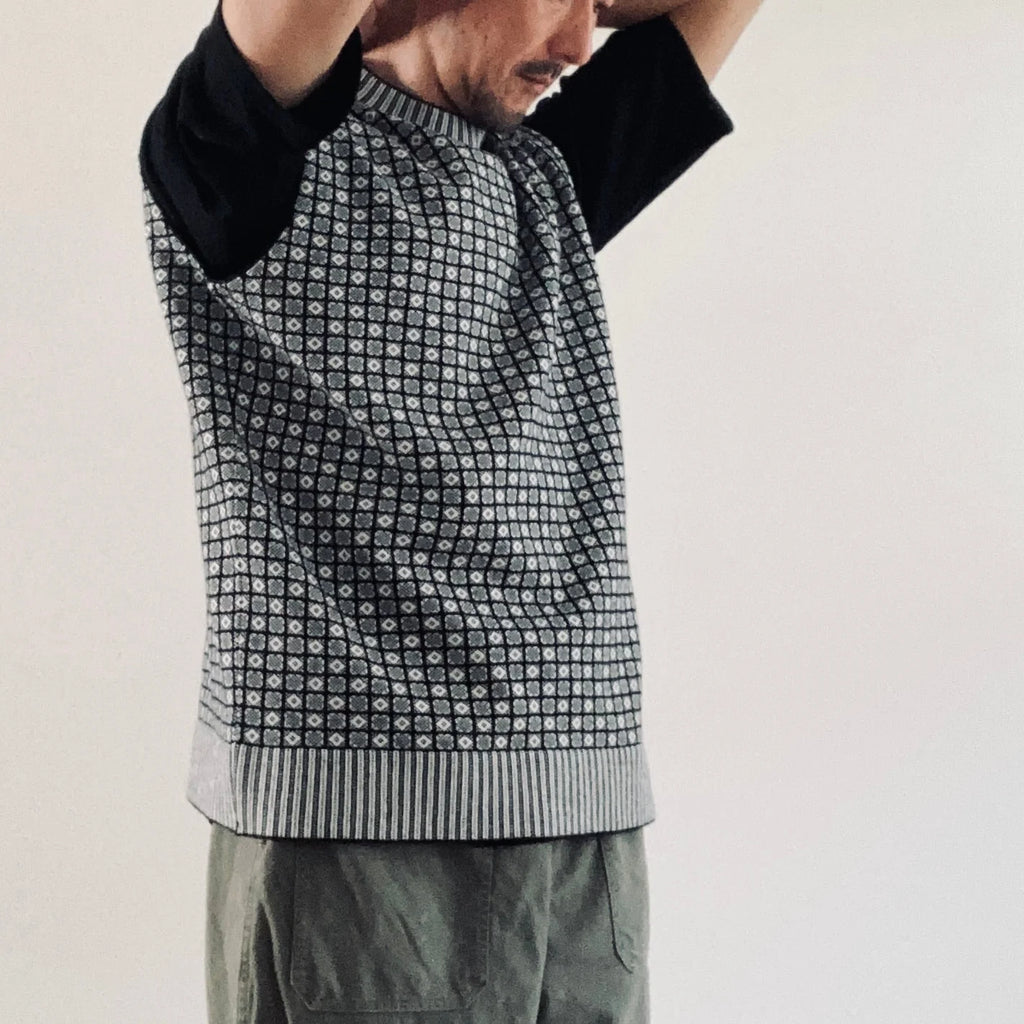 cleaveland<br> "Small town"<br> Re/vest Black