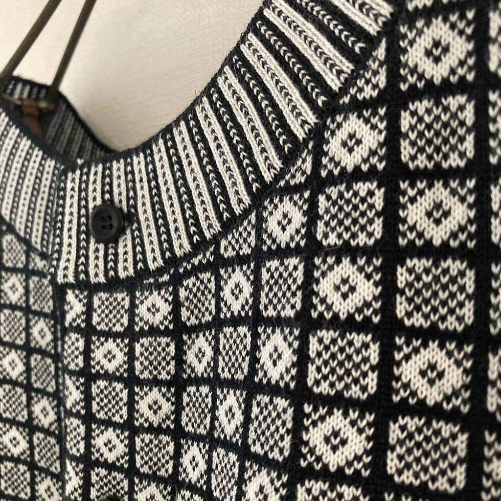 cleaveland<br> "Small town"<br> Re/vest Black
