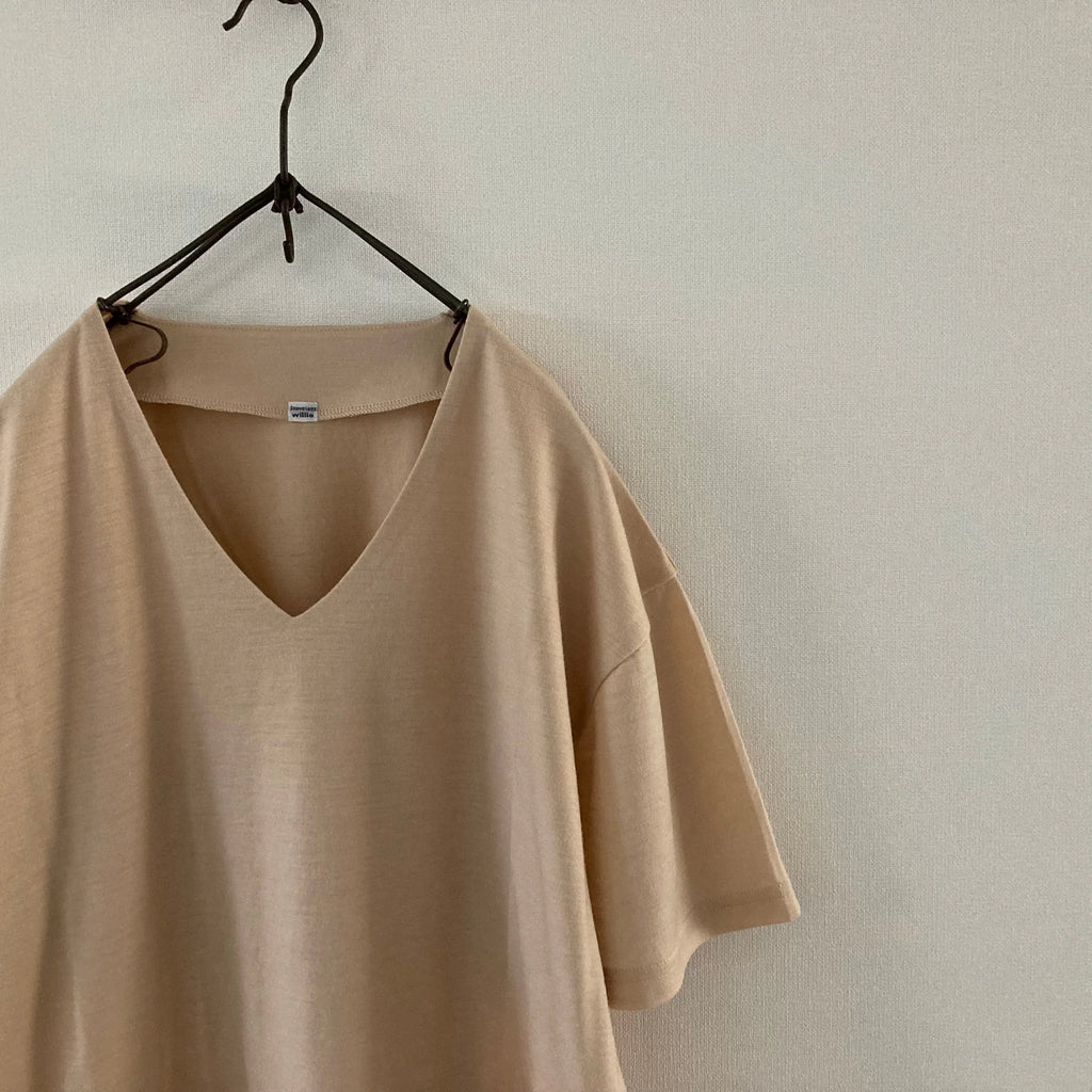 Cleaveland<br> "De partout"<br> Pull en V à manches courtes en jersey de laine beige moka
