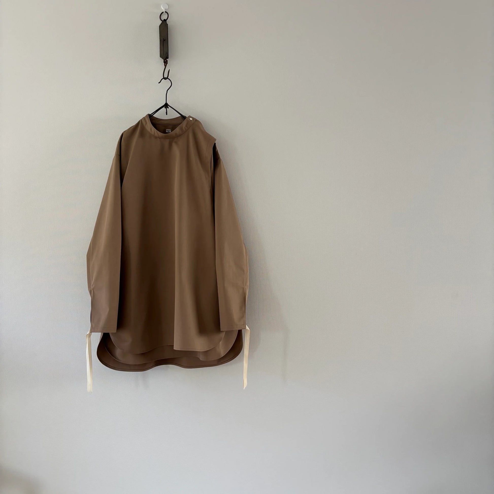 cleaveland×BELLA MOLNAR<br> : commander  <br>« Attristé par cela » MMTwill