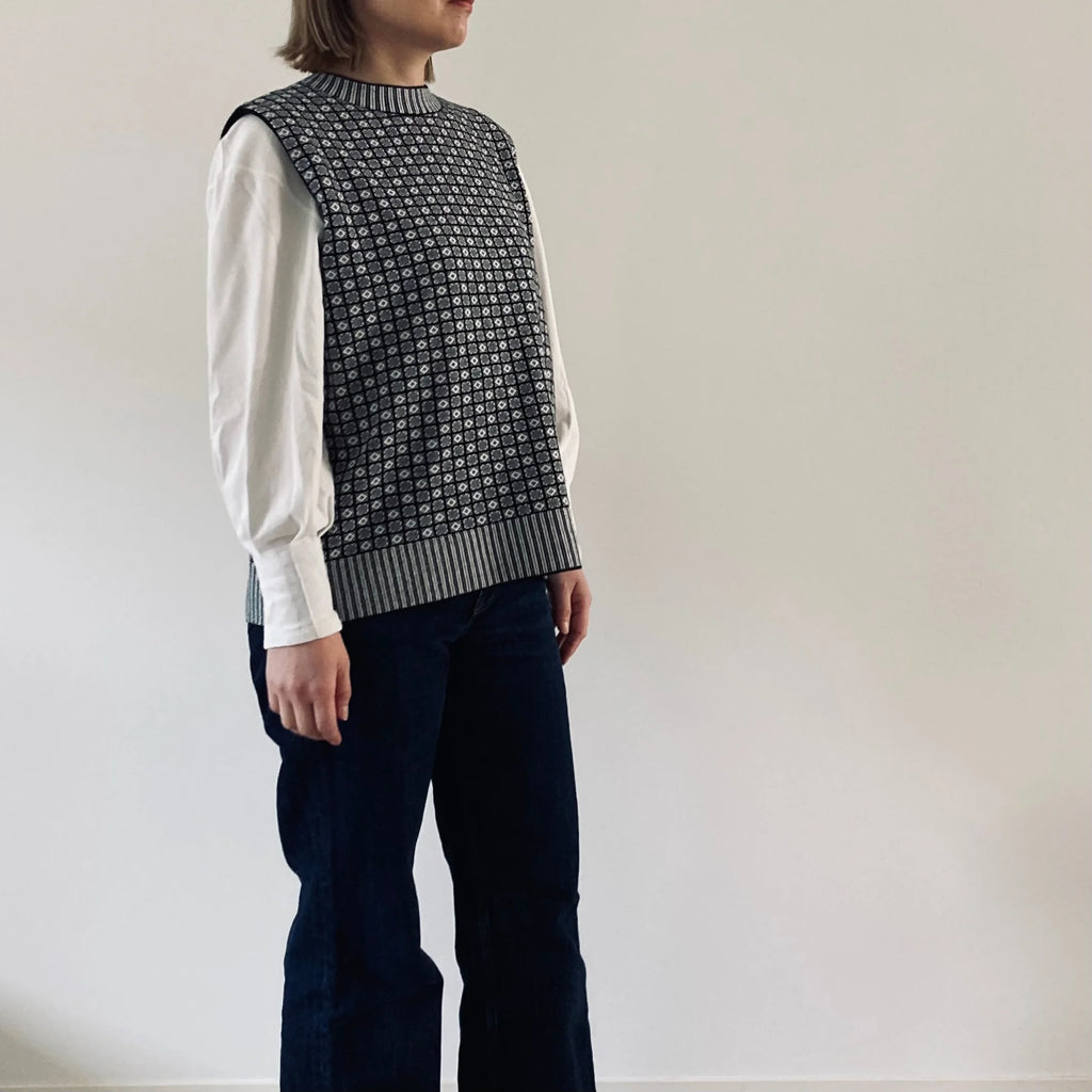 cleaveland<br> "Small town"<br> Re/vest Black