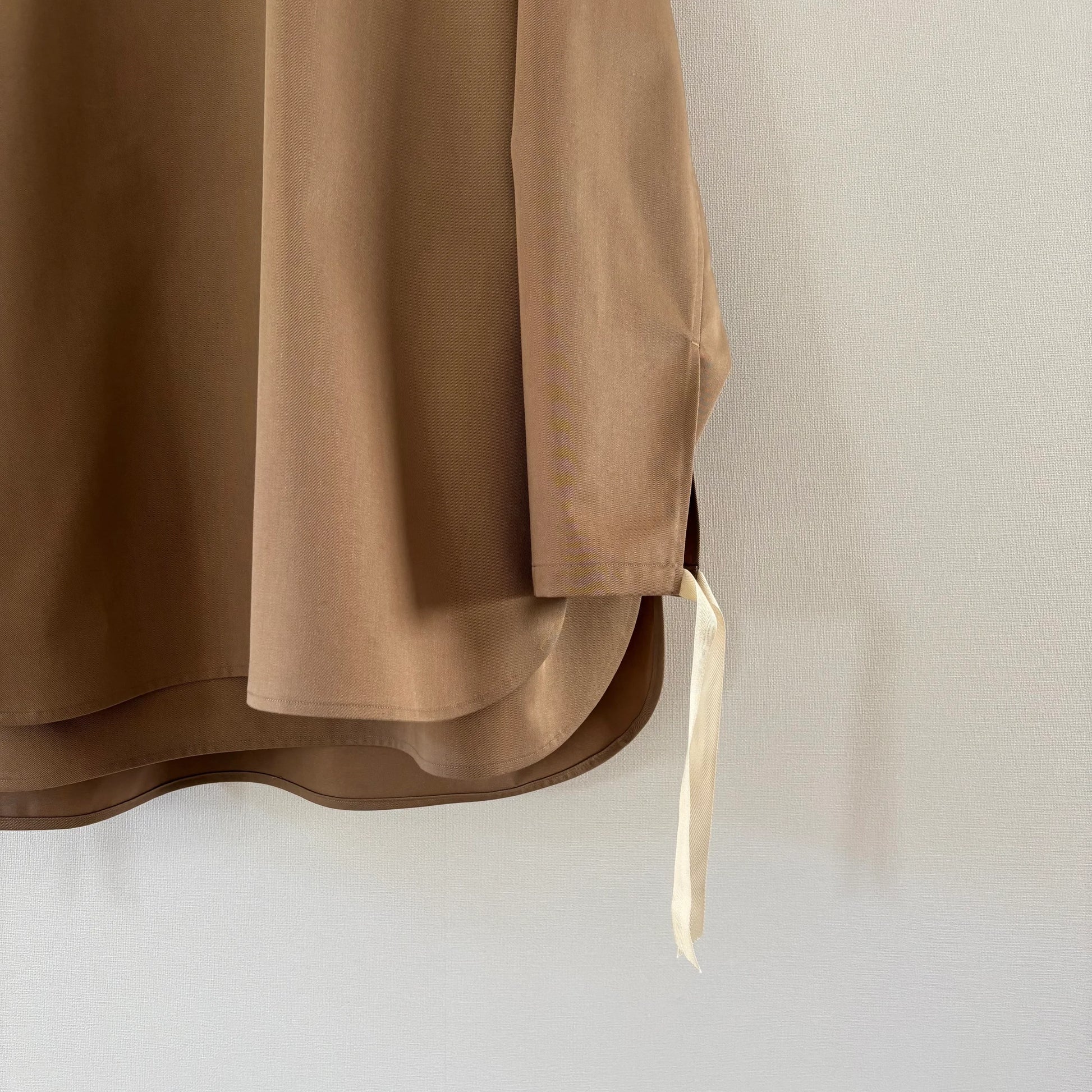 cleaveland×BELLA MOLNAR<br> : commander  <br>« Attristé par cela » MMTwill