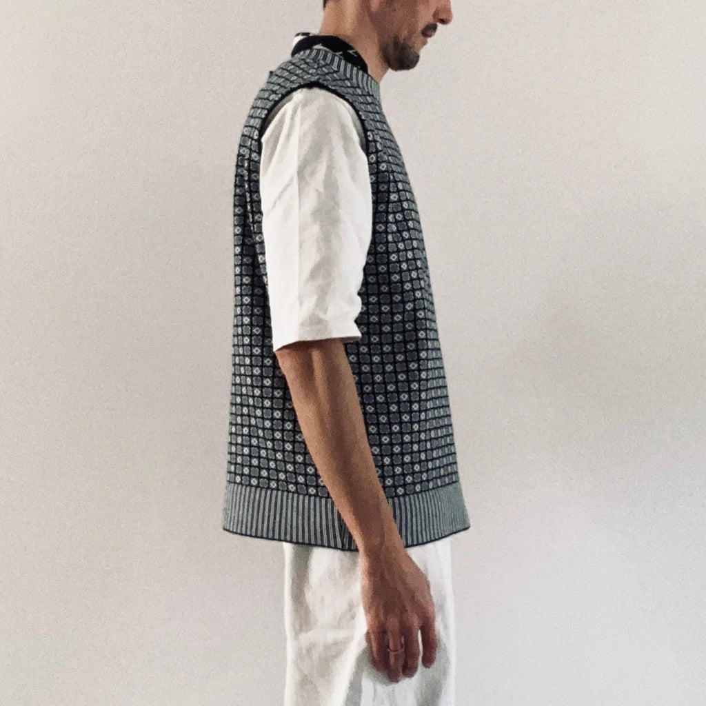 cleaveland<br> "Small town"<br> Re/vest Black