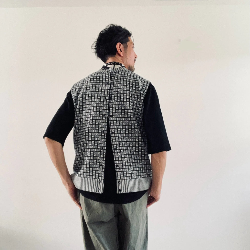 cleaveland<br> "Small town"<br> Re/vest Black