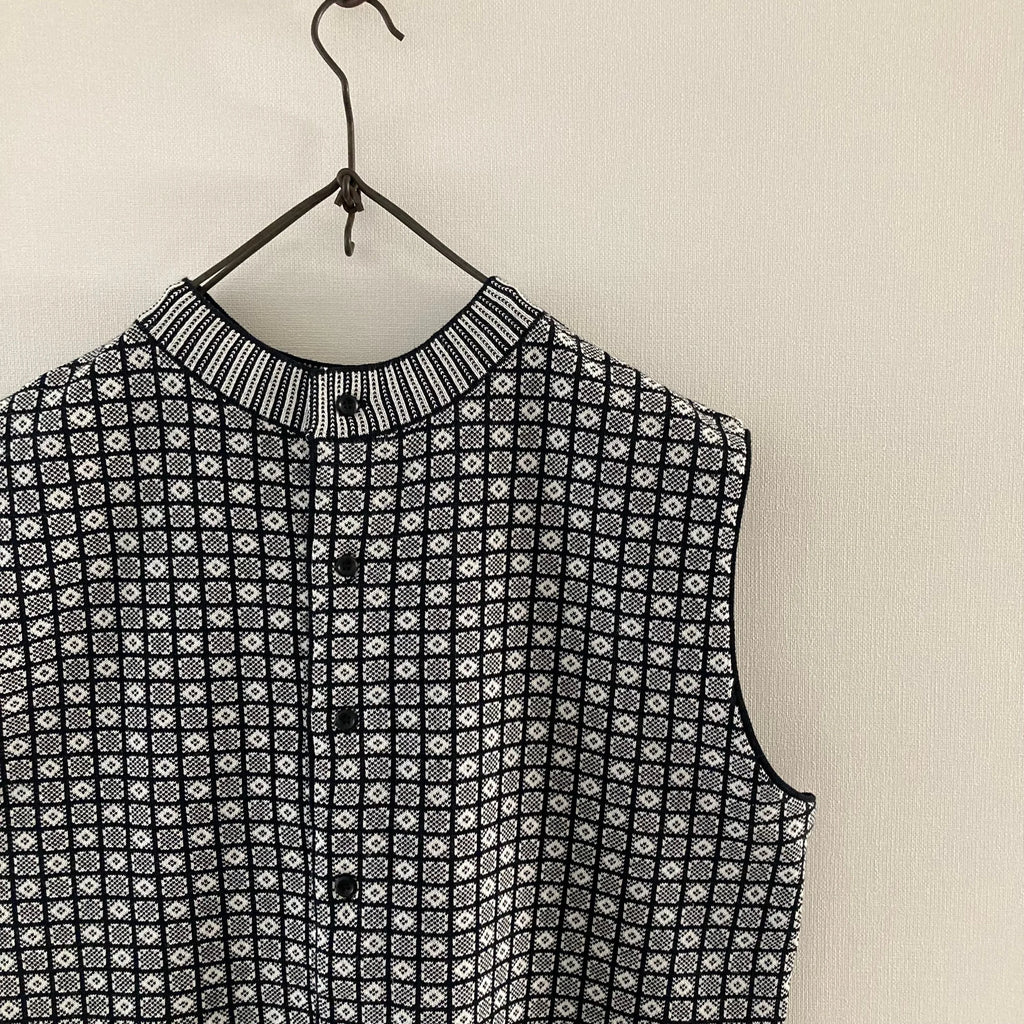 cleaveland<br> "Small town"<br> Re/vest Black