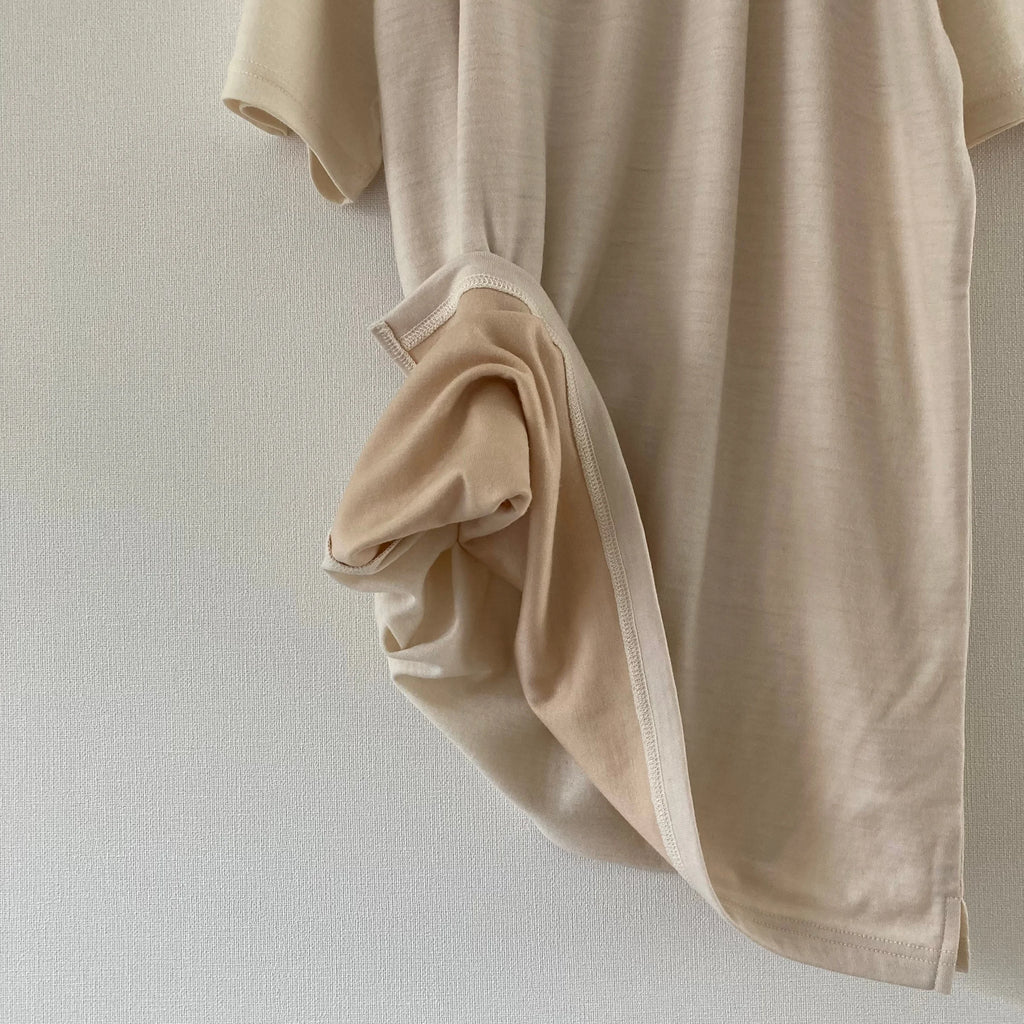 Cleaveland<br> "De partout"<br> Pull en V à manches courtes en jersey de laine beige clair