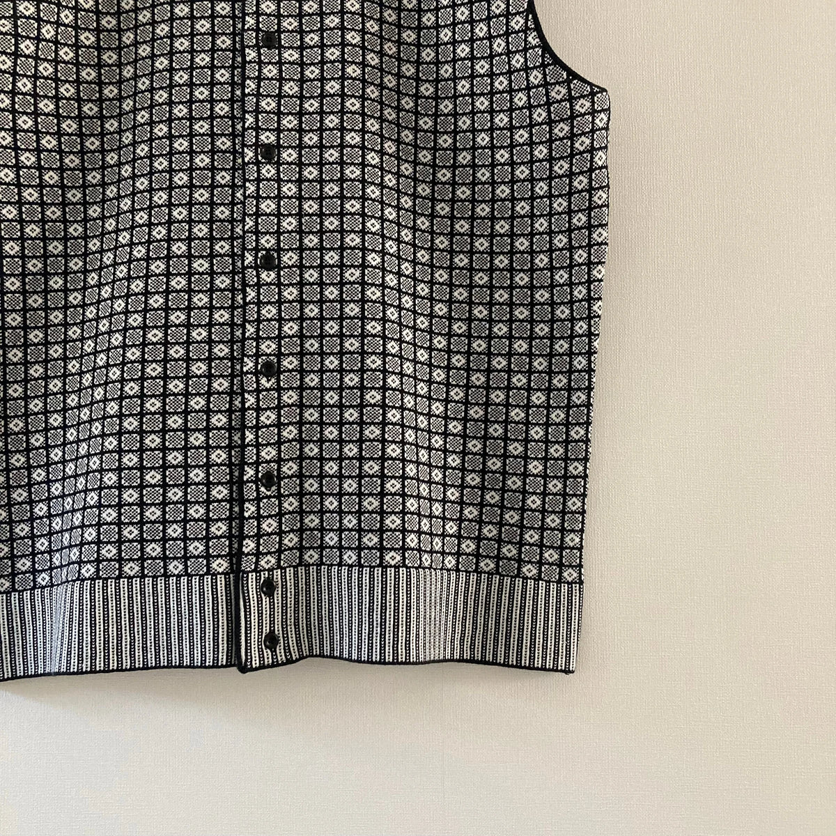 cleaveland<br> "Small town"<br> Re/vest Black