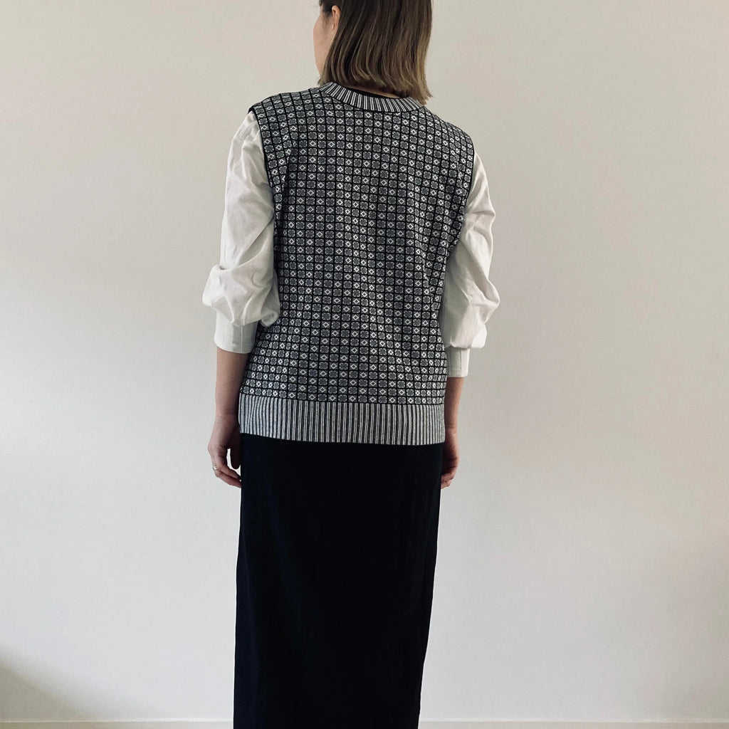 cleaveland<br> "Small town"<br> Re/vest Black