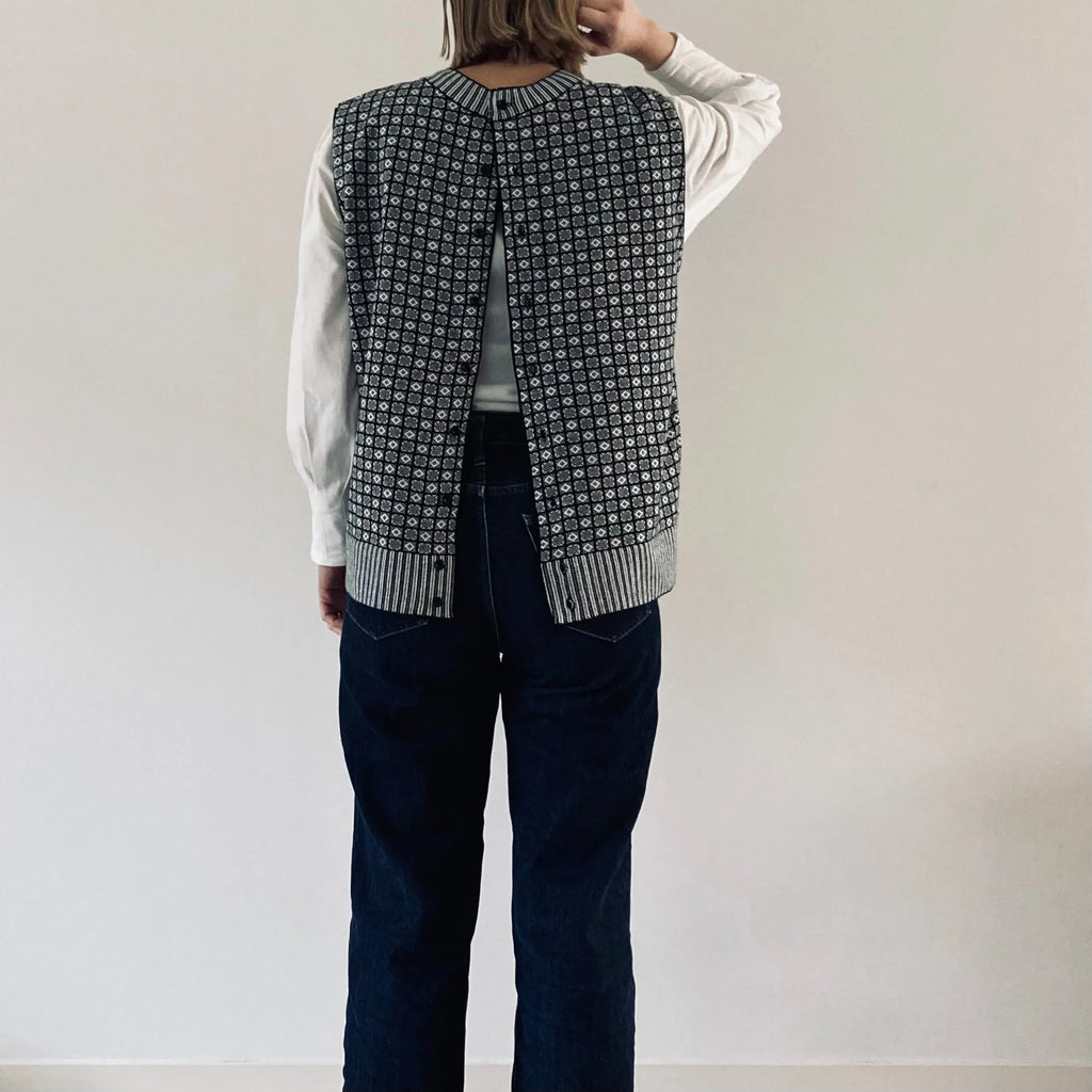 cleaveland<br> "Small town"<br> Re/vest Black