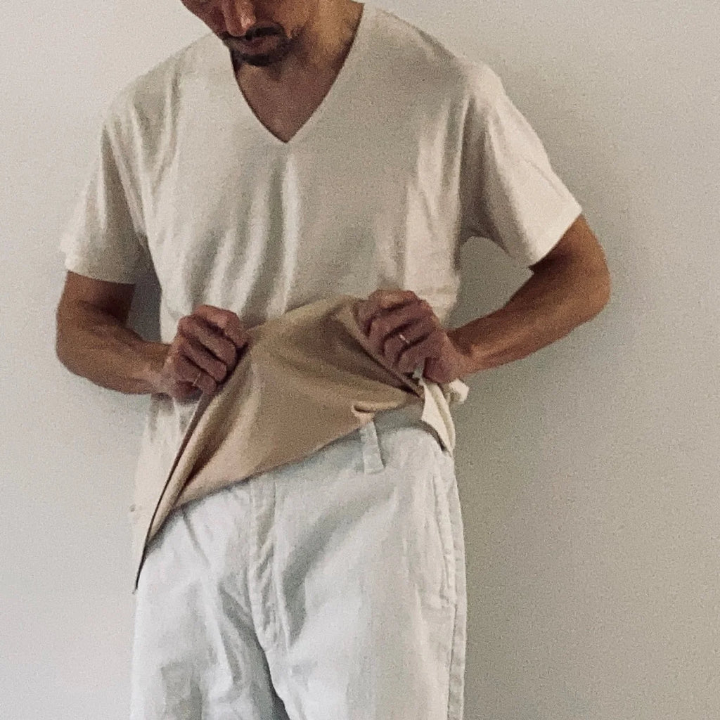 Cleaveland<br> "De partout"<br> Pull en V à manches courtes en jersey de laine beige clair