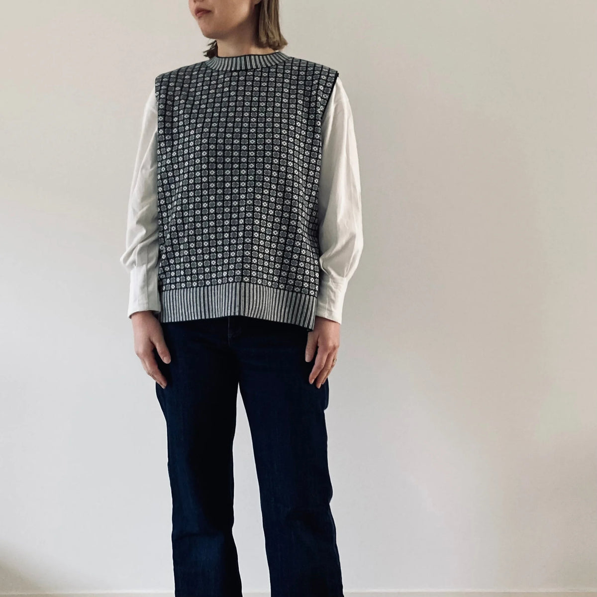 cleaveland<br> "Small town"<br> Re/vest Black
