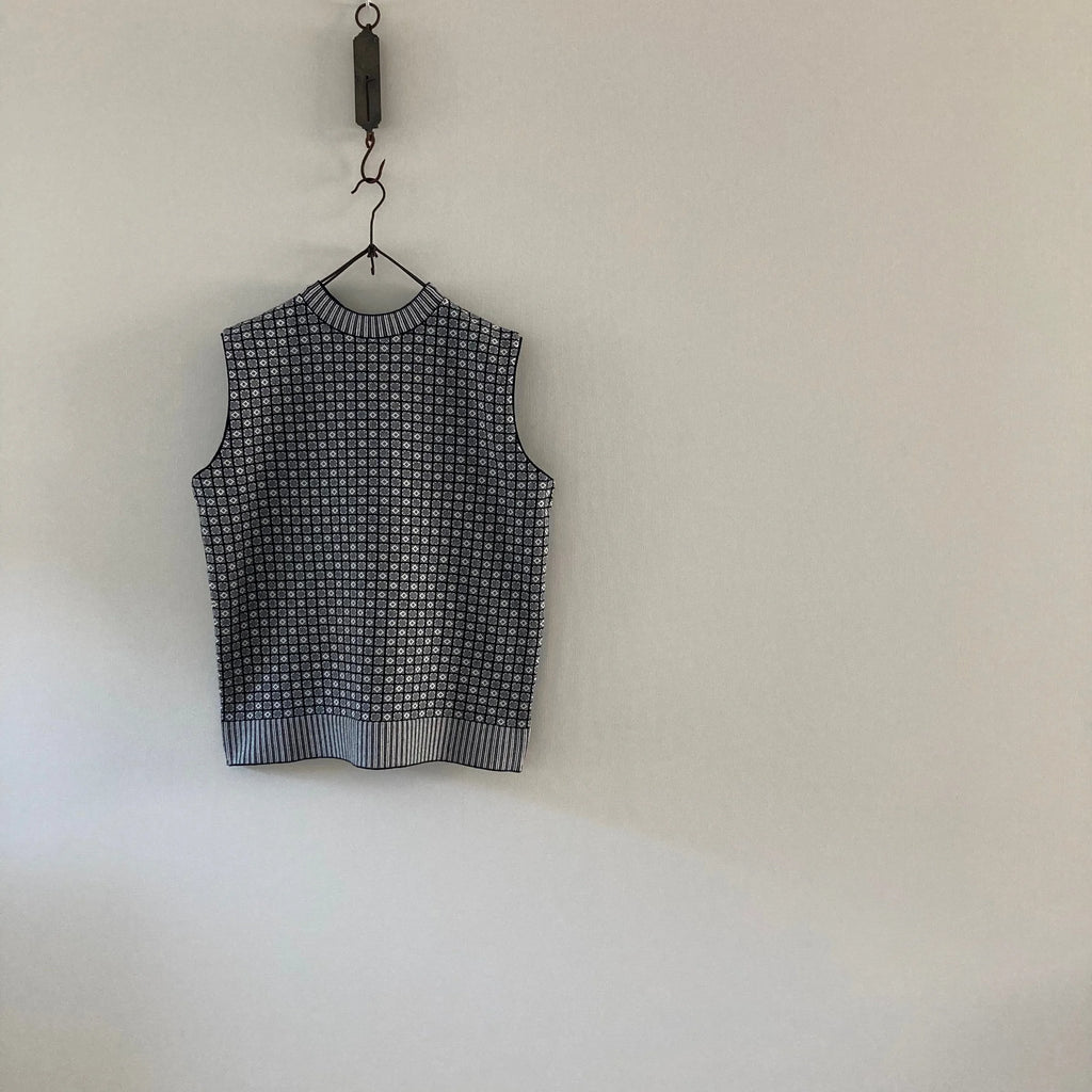 cleaveland<br> "Small town"<br> Re/vest Black
