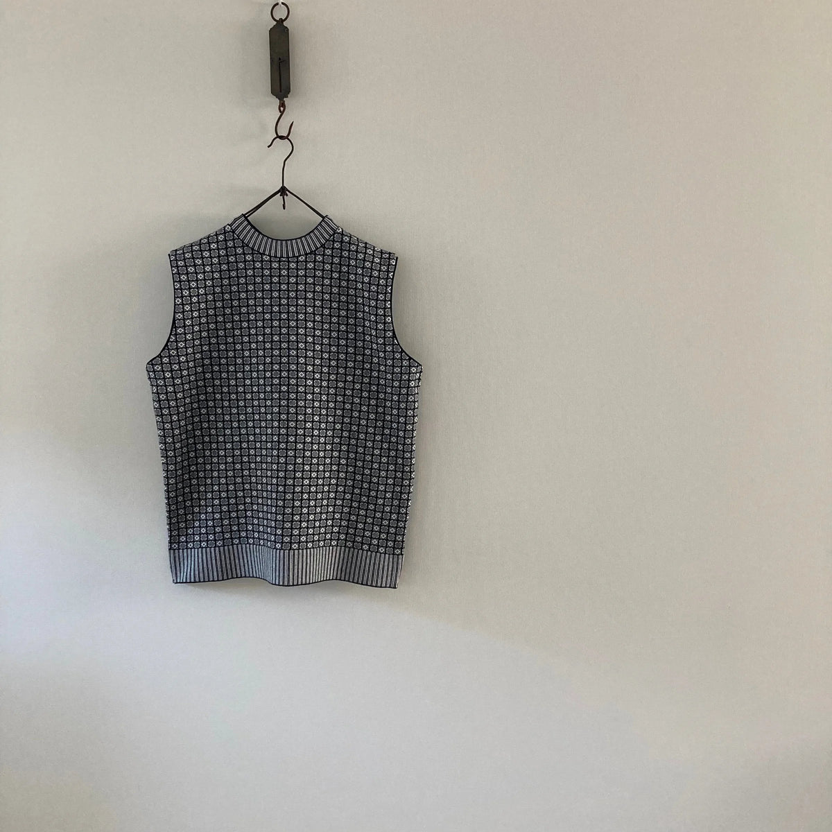 cleaveland<br> "Small town"<br> Re/vest Black